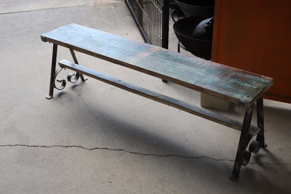 Lot 111 - BENCH