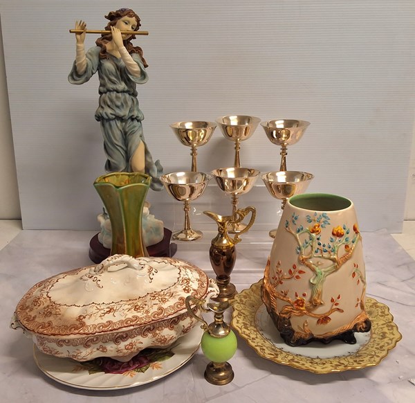 Lot 1272 - SERVING WARE AND DECOR