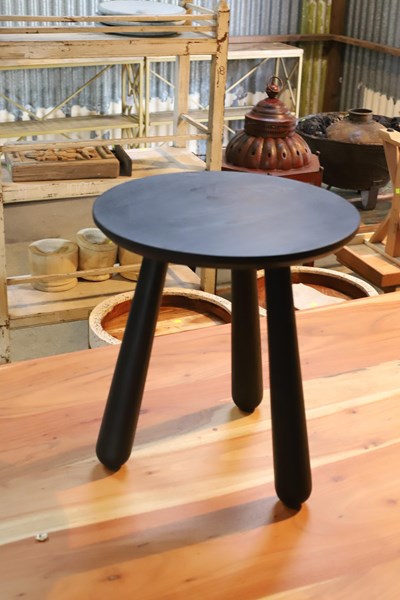 Lot 139 - SIDE TABLE