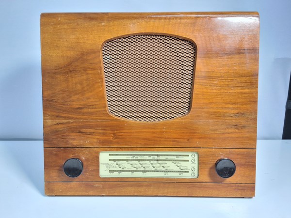 Lot 1355 - TIMBER CASED RADIO