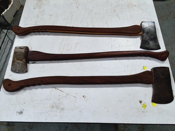 Lot 166 - AXES