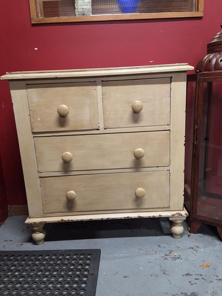 Lot 37 - CHEST OF DRAWERS