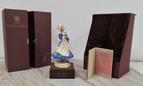 Lot 1139 - ROYAL DOULTON FIGURE