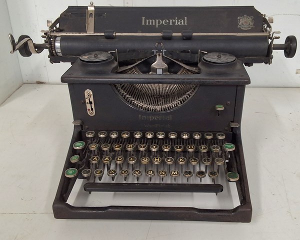 Lot 1300 - IMPERIAL TYPEWRITER