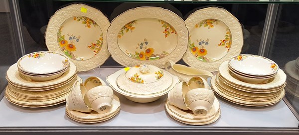 Lot 1151 - CROWN DUCAL DINNER SERVICE