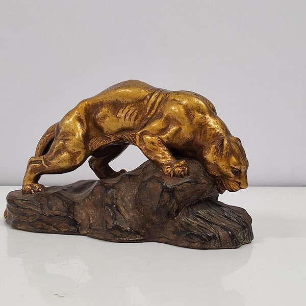 Lot 1098 - SCULPTURE OF A LIONESS