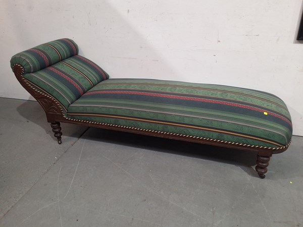 Lot 117 - CHAISE LONGUE