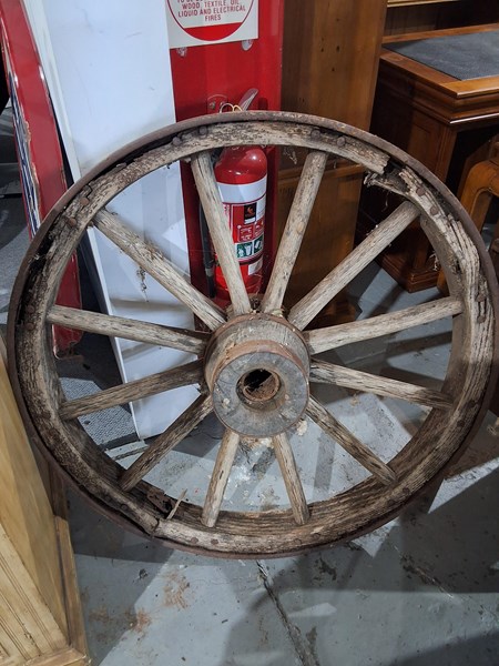 Lot 329 - WAGON WHEEL