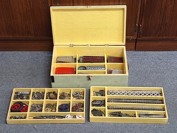 Lot 1339 - VINTAGE MECCANO SET