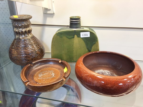 Lot 1255 - MID CENTURY POTTERY GROUPING