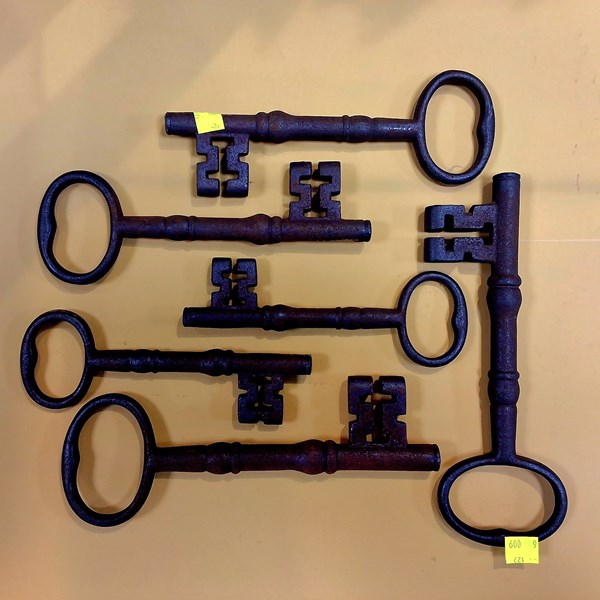 Lot 1206 - SIX KEYS