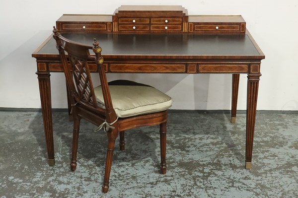 Lot 123 - DESK & CHAIR