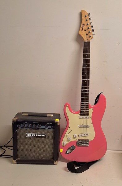 Lot 1334 - ELECTRIC GUITAR AND AMP