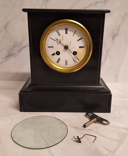 Lot 1242 - MANTEL CLOCK