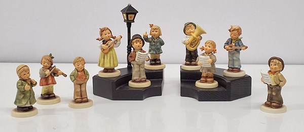 Lot 1268 - GOEBEL HŬMMEL FIGURES WITH A MUSICAL THEME