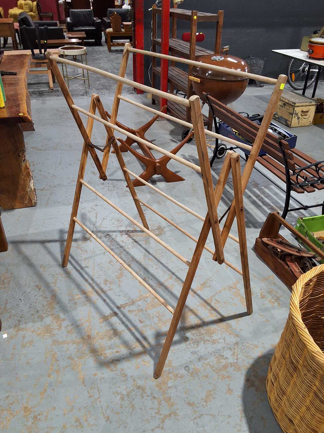 Lot 233 - CLOTHES AIRER