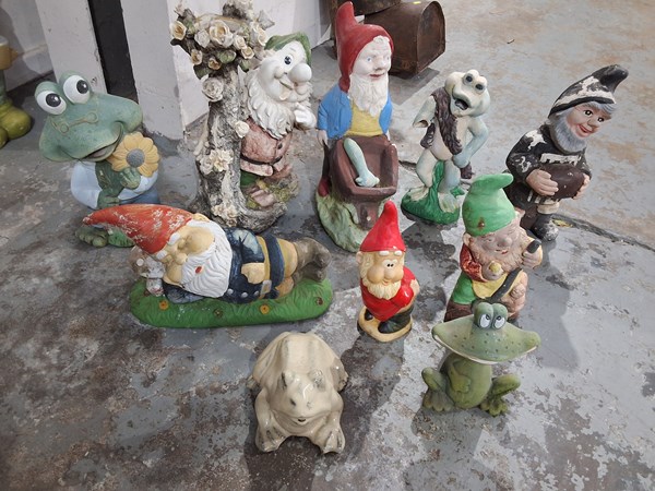 Lot 265 - GARDEN ORNAMENTS