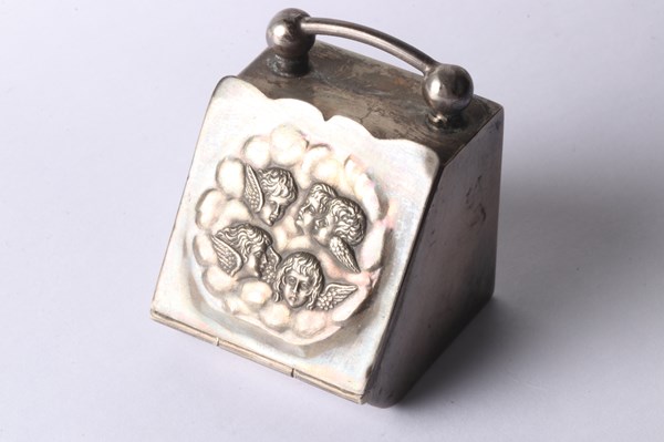 Lot 1037 - SILVER RING BOX