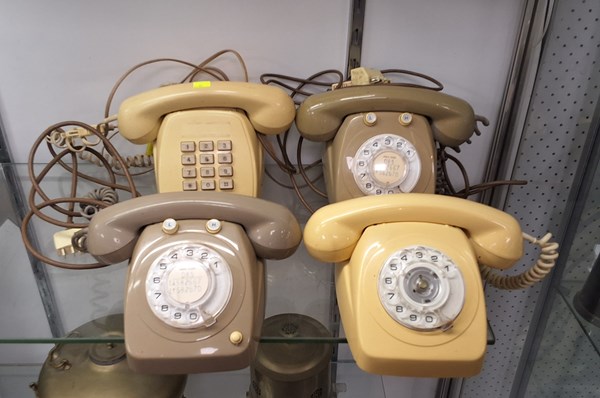 Lot 1221 - TELEPHONES