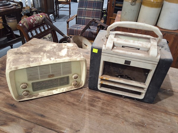 Lot 327 - RADIOS