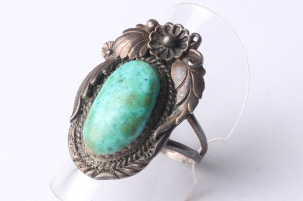 Lot 1006 - TURQUOISE RING