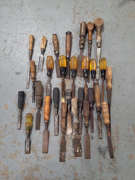 Lot 95 - CHISELS