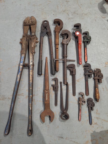 Lot 150 - TOOLS