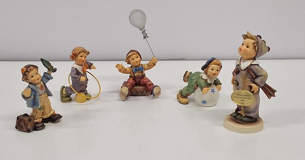 Lot 1343 - GOEBEL HŬMMEL FIGURES