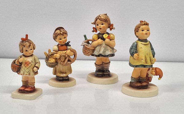 Lot 1345 - GOEBEL HŬMMEL FIGURES