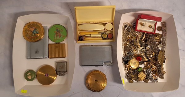 Lot 1276 - JEWELLERY AND COMPACTS