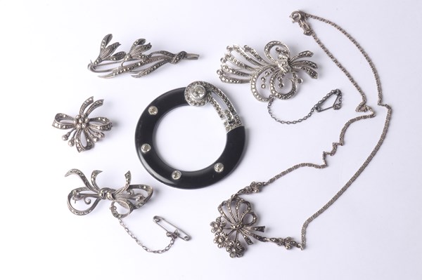 Lot 1029 - JEWELLERY