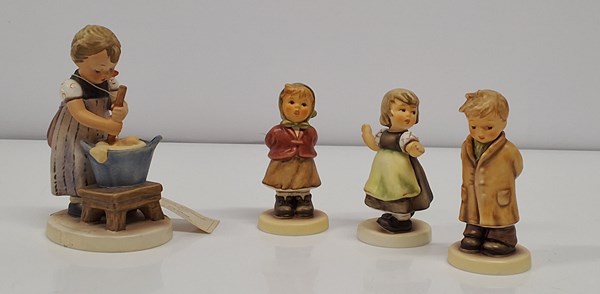 Lot 1346 - GOEBEL HŬMMEL FIGURES