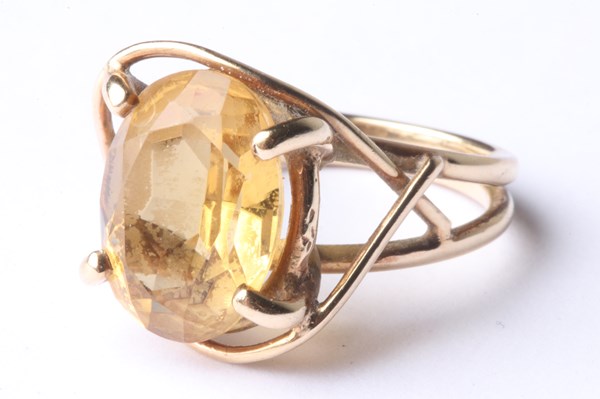 Lot 1001 - GOLD RING