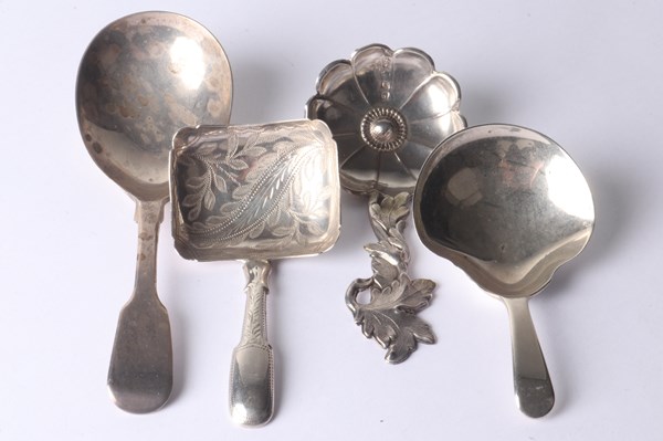 Lot 1040 - SILVER CADDY SPOONS