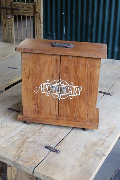 Lot 21 - SEWING CABINET