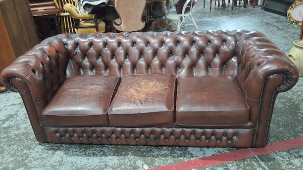 Lot 20 - THREE SEATER CHESTERFIELD LOUNGE