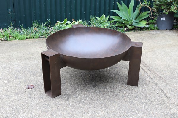 Lot 192 - CONTEMPORARY FIRE PIT