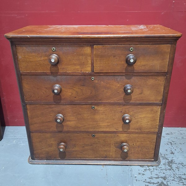 Lot 20 - VICTORIAN CHEST OF DRAWERS