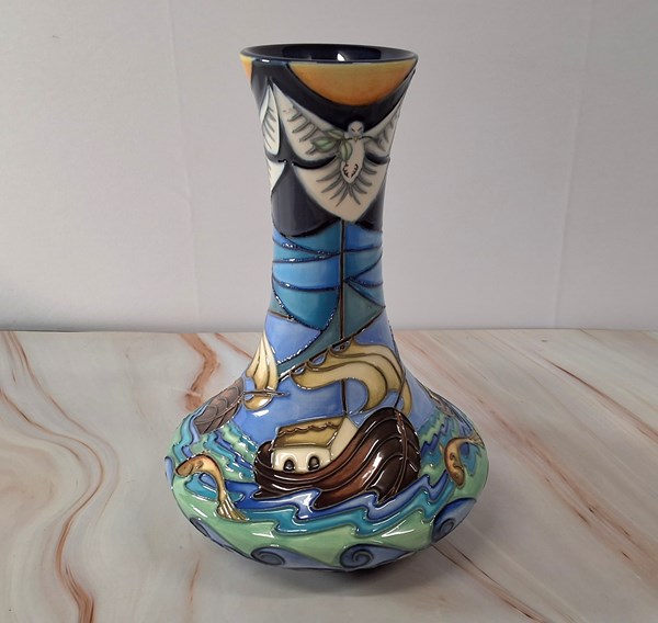 Lot 1144 - MOORCROFT VASE