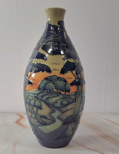 Lot 1146 - MOORCROFT VASE