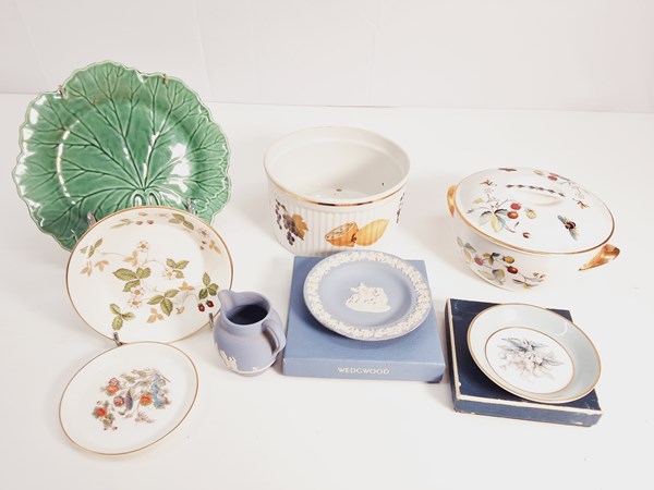 Lot 1155 - COLLECTABLE CHINA