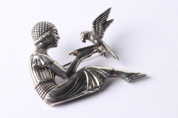 Lot 1008 - SILVER BROOCH