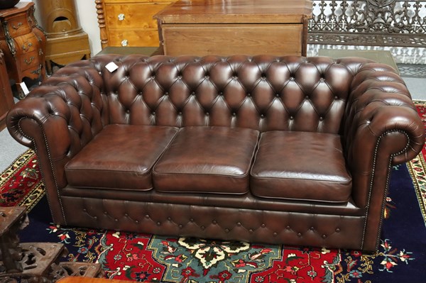 Lot 47 - CHESTERFIELD LOUNGE