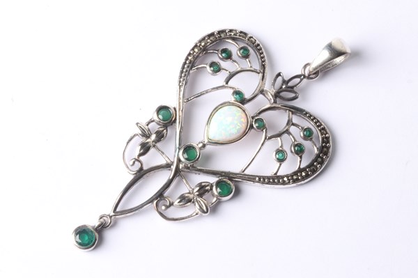 Lot 1030 - SILVER PENDANT