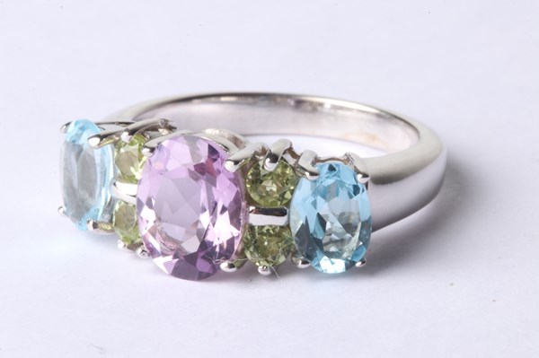 Lot 1005 - GEMSTONE RING