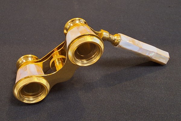 Lot 1273 - OPERA GLASSES