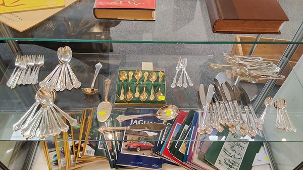 Lot 1105 - FLATWARE