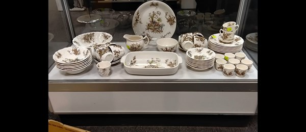 Lot 1367 - DINNERWARE