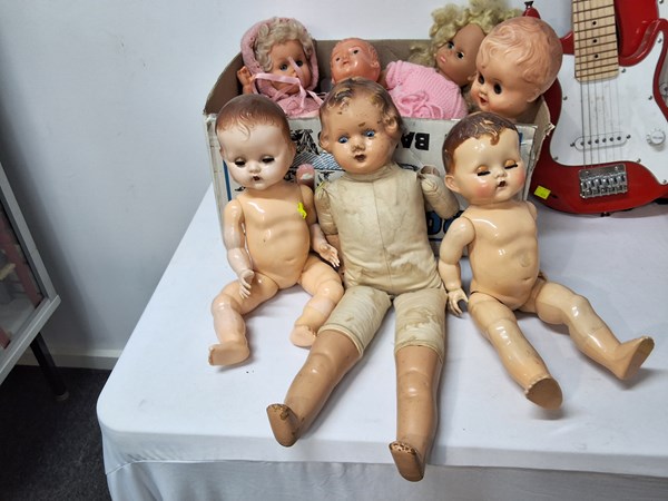 Lot 1425 - VINTAGE DOLLS