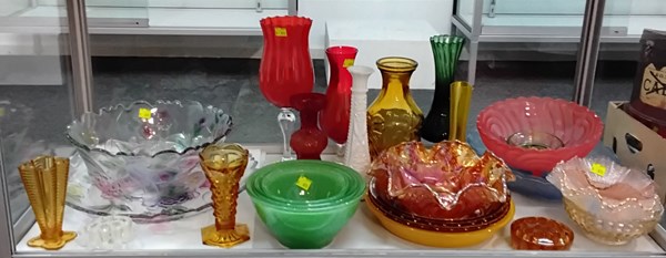 Lot 1438 - COLOURED GLASSWARE